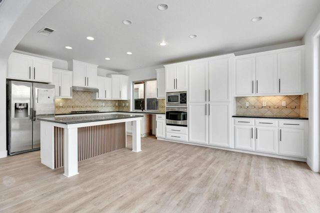 1823 Houston Avenue, Clovis, CA 93619