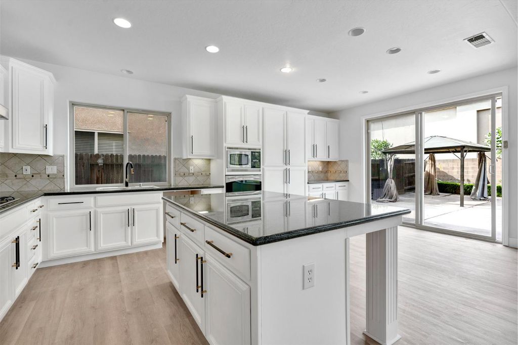 Image 10 of property listing at 1823 Houston Avenue, Clovis, CA 93619