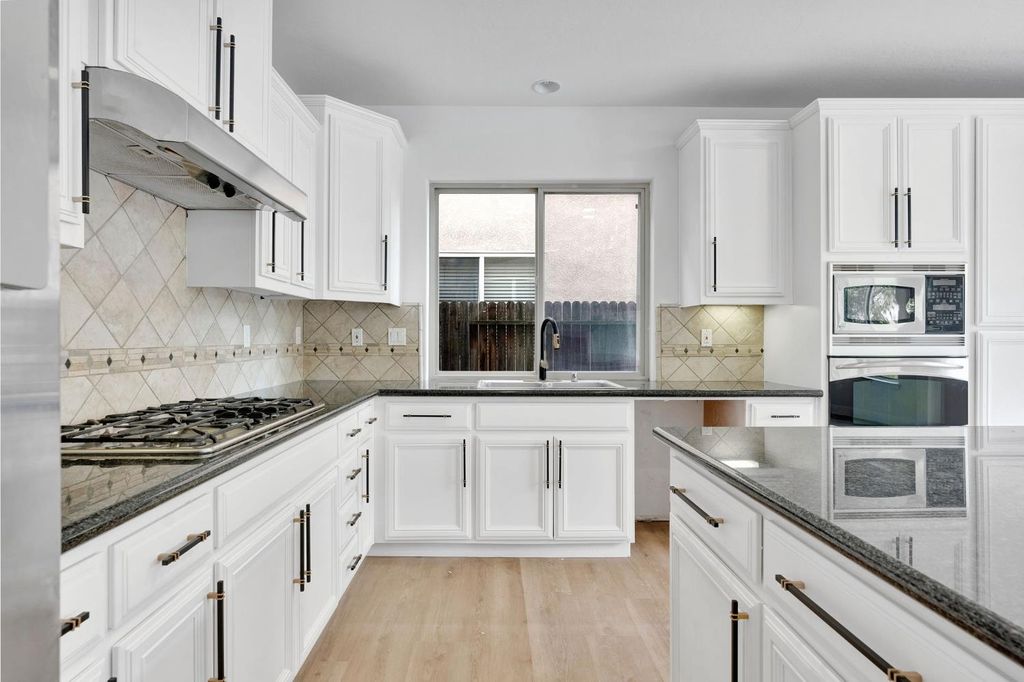 Image 11 of property listing at 1823 Houston Avenue, Clovis, CA 93619