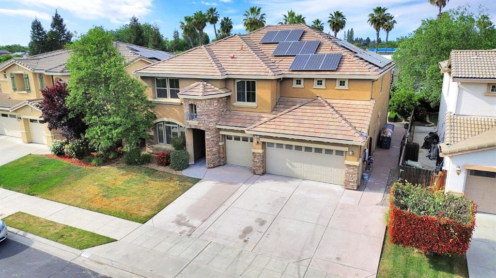 Image 32 of property listing at 1823 Houston Avenue, Clovis, CA 93619