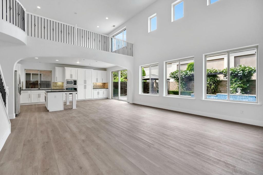 Image 7 of property listing at 1823 Houston Avenue, Clovis, CA 93619