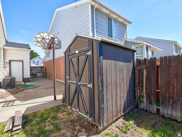 3073 W LINTON DR, West Jordan, UT 84088