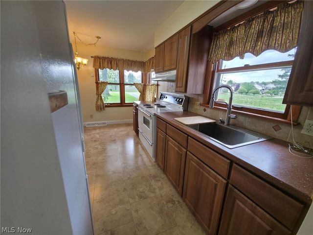 1478 Lockwood Road, Barberton, OH 44203