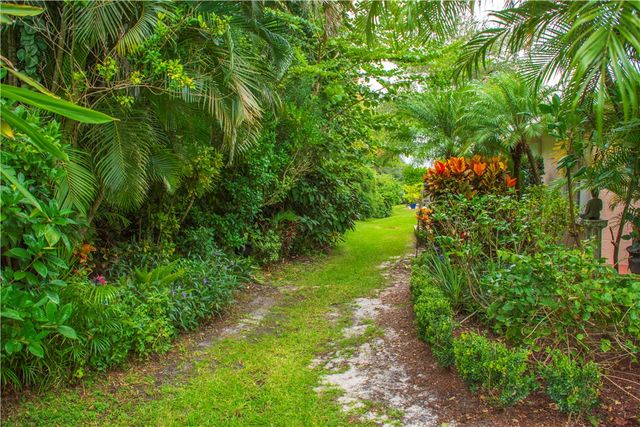 391 W Tangerine Square SW, Vero Beach, FL 32968