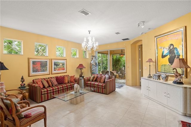 391 W Tangerine Square SW, Vero Beach, FL 32968