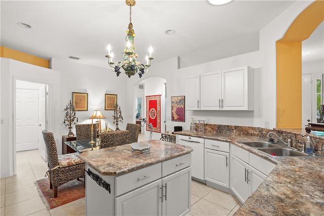 391 W Tangerine Square SW, Vero Beach, FL 32968