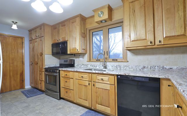 40798 N Forest View Road, Wadsworth, IL 60083