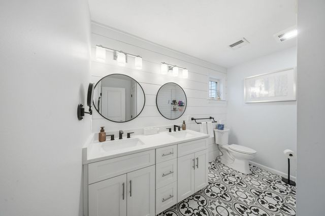 1093 Washington St 1093, Holliston, MA 01746