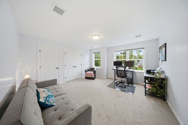 1093 Washington St 1093, Holliston, MA 01746