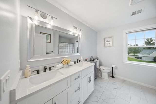 1093 Washington St 1093, Holliston, MA 01746