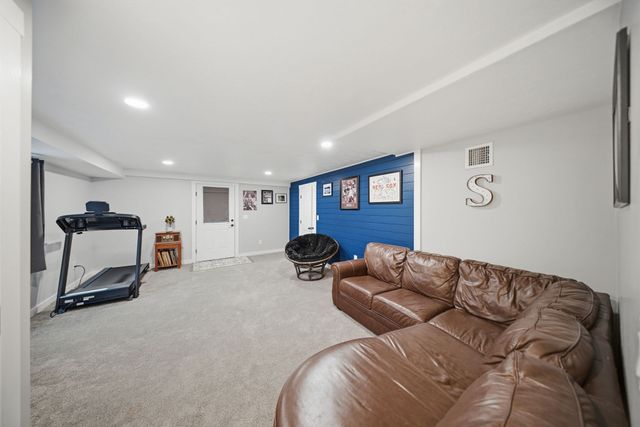 1093 Washington St 1093, Holliston, MA 01746
