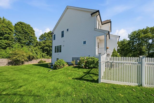 1093 Washington St 1093, Holliston, MA 01746
