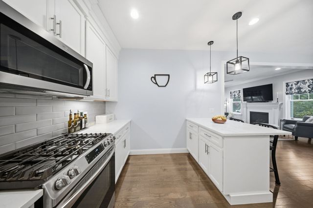 1093 Washington St 1093, Holliston, MA 01746