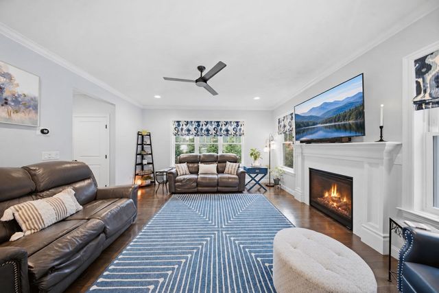 1093 Washington St 1093, Holliston, MA 01746