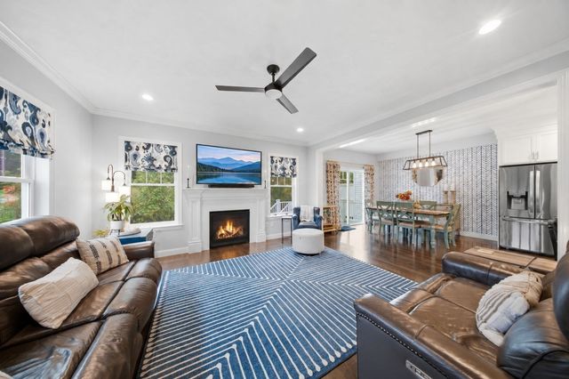 1093 Washington St 1093, Holliston, MA 01746