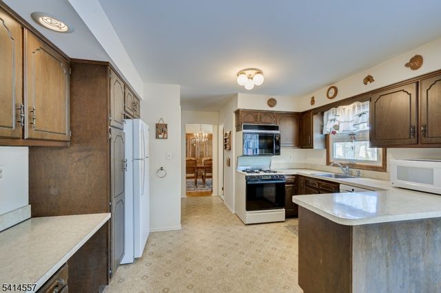 34 Stratford Cir, Edison Twp., NJ 08820