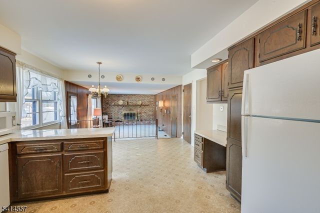 34 Stratford Cir, Edison Twp., NJ 08820