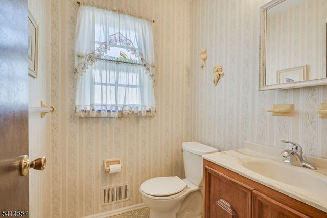 34 Stratford Cir, Edison Twp., NJ 08820