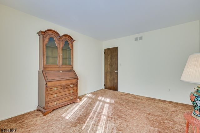 34 Stratford Cir, Edison Twp., NJ 08820