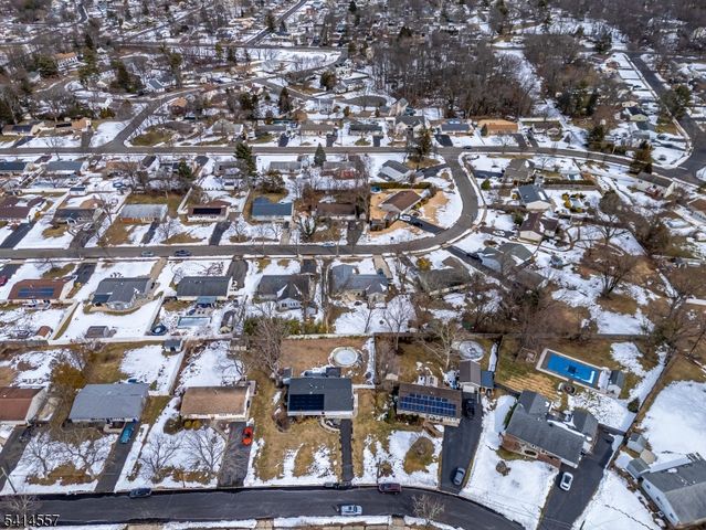 34 Stratford Cir, Edison Twp., NJ 08820