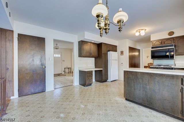 34 Stratford Cir, Edison Twp., NJ 08820