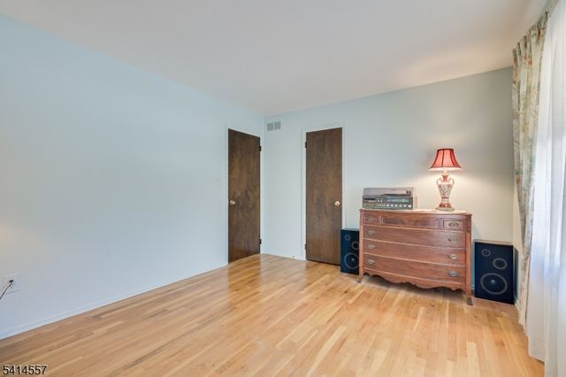 34 Stratford Cir, Edison Twp., NJ 08820