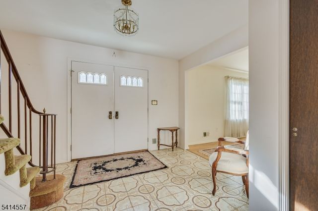 34 Stratford Cir, Edison Twp., NJ 08820