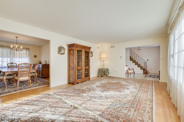 34 Stratford Cir, Edison Twp., NJ 08820