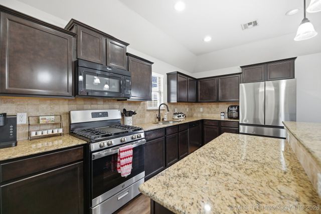 20601 E 32nd Street S, Broken Arrow, OK 74014