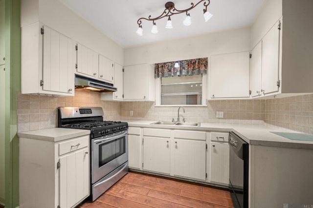 208 Hood St, Donaldsonville, LA 70346