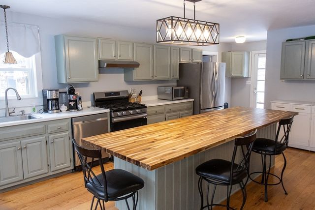 20 Paige Hill Rd, Brimfield, MA 01010