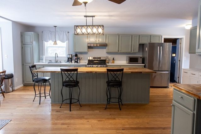 20 Paige Hill Rd, Brimfield, MA 01010