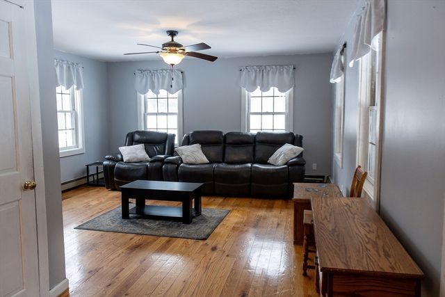 20 Paige Hill Rd, Brimfield, MA 01010