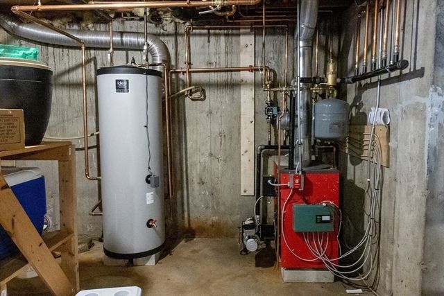 20 Paige Hill Rd, Brimfield, MA 01010