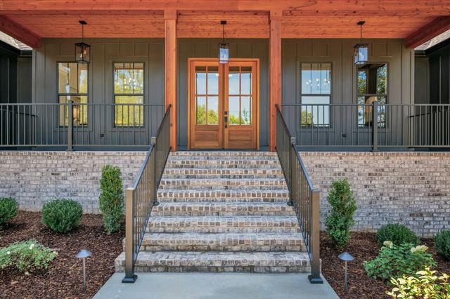 890 Steele Rd, Charlotte, TN 37036
