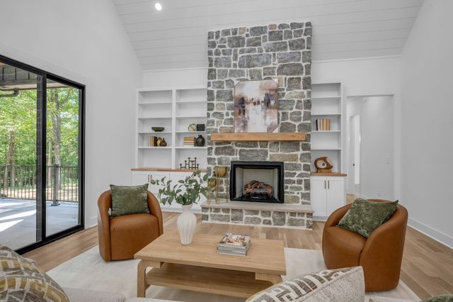 890 Steele Rd, Charlotte, TN 37036