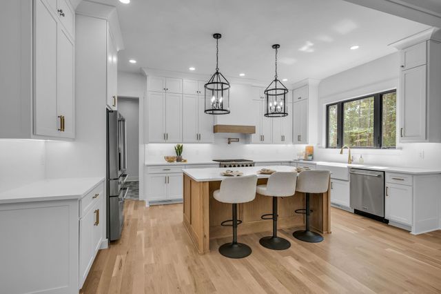 890 Steele Rd, Charlotte, TN 37036