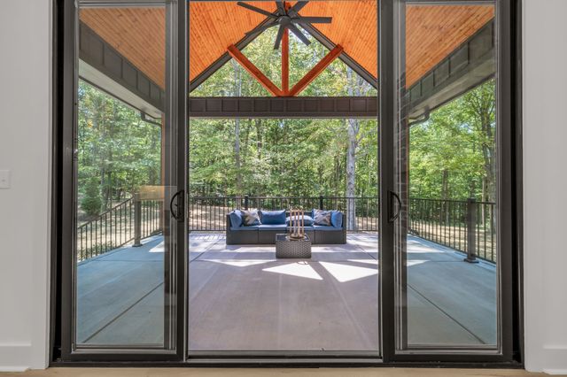 890 Steele Rd, Charlotte, TN 37036