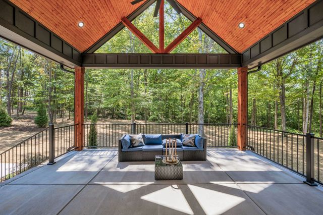890 Steele Rd, Charlotte, TN 37036