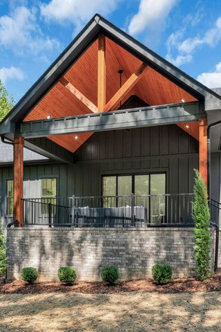 890 Steele Rd, Charlotte, TN 37036