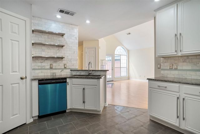 2960 S Bend Drive, Dallas, TX 75229