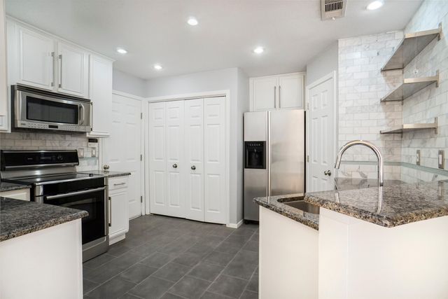 2960 S Bend Drive, Dallas, TX 75229