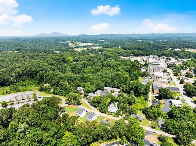 172 Llewellyn st, Clarkesville, GA 30523