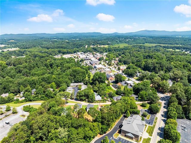 172 Llewellyn st, Clarkesville, GA 30523