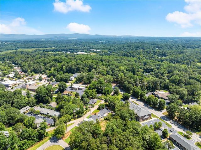172 Llewellyn st, Clarkesville, GA 30523
