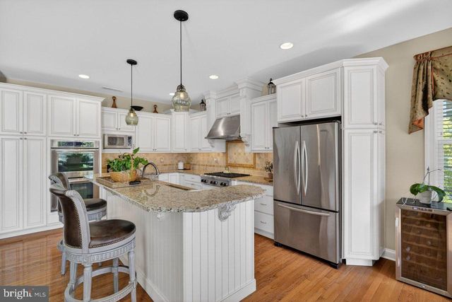 411 SERGEANT DR, Lambertville, NJ 08530