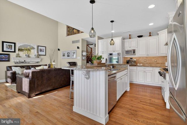 411 SERGEANT DR, Lambertville, NJ 08530