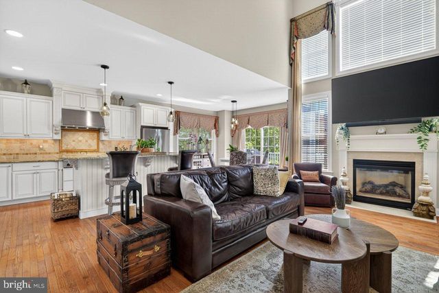 411 SERGEANT DR, Lambertville, NJ 08530