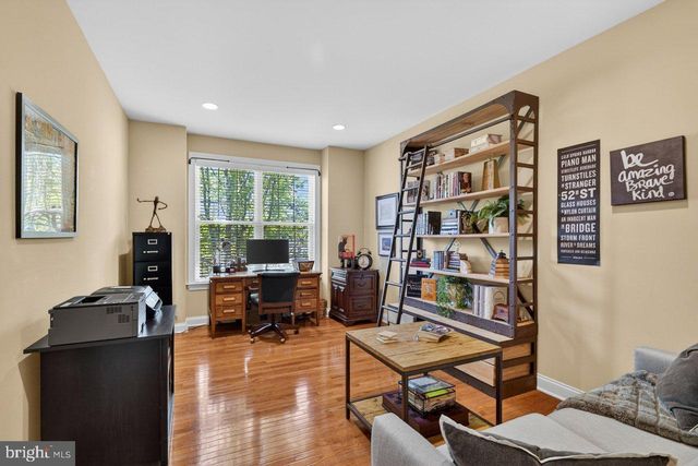 411 SERGEANT DR, Lambertville, NJ 08530