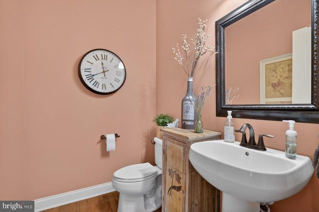 411 SERGEANT DR, Lambertville, NJ 08530